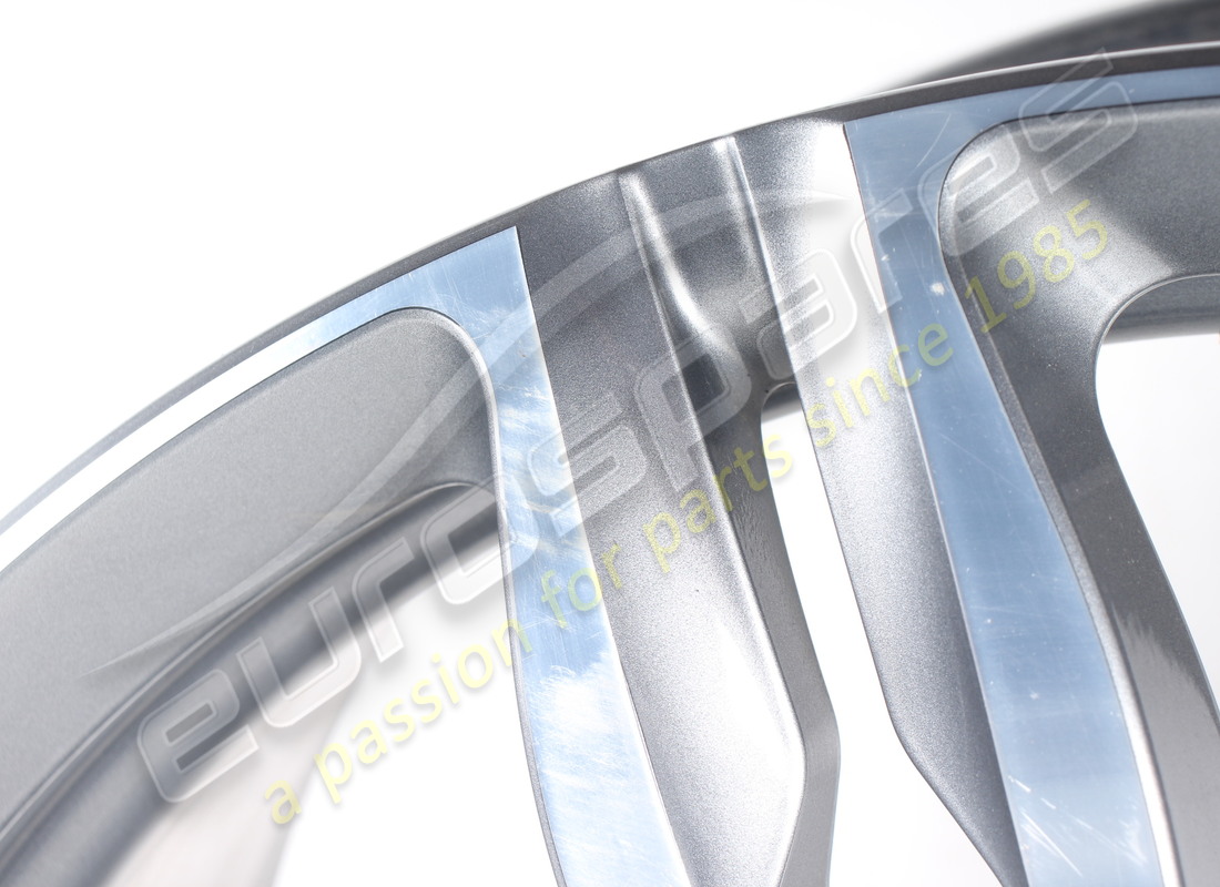 UTILISÉ FERRARI ROUE AVANT. NUMÉRO DE PIÈCE 328870 (2) utilisé ferrari roue avant. numéro de pièce 328870 (2)