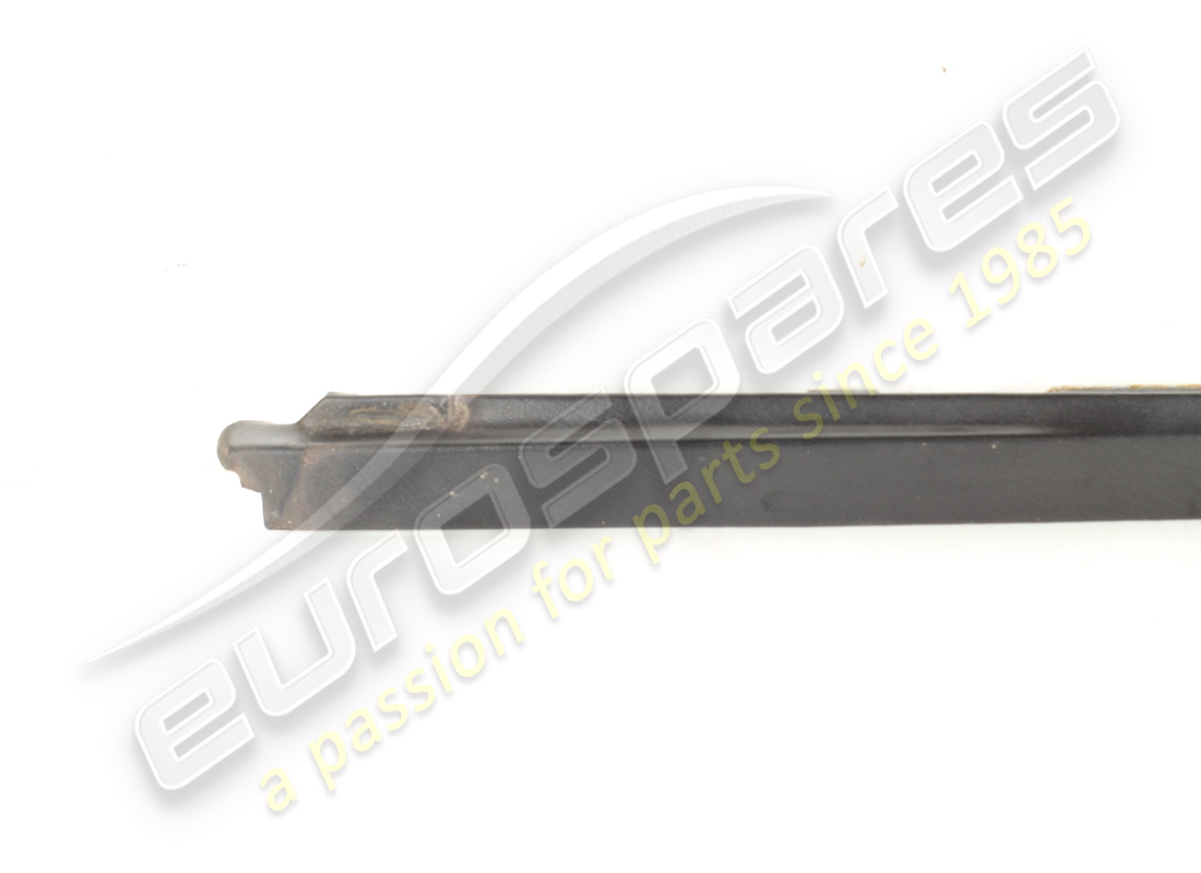 moulure rh utilisée ferrari. numéro de pièce 61190900 (3)