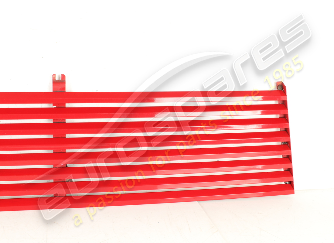 COUVERCLE MOTEUR DE GRILLE FERRARI UTILISÉ. NUMÉRO DE PIÈCE 60536400 (4) couvercle moteur de grille ferrari utilisé. numéro de pièce 60536400 (4)