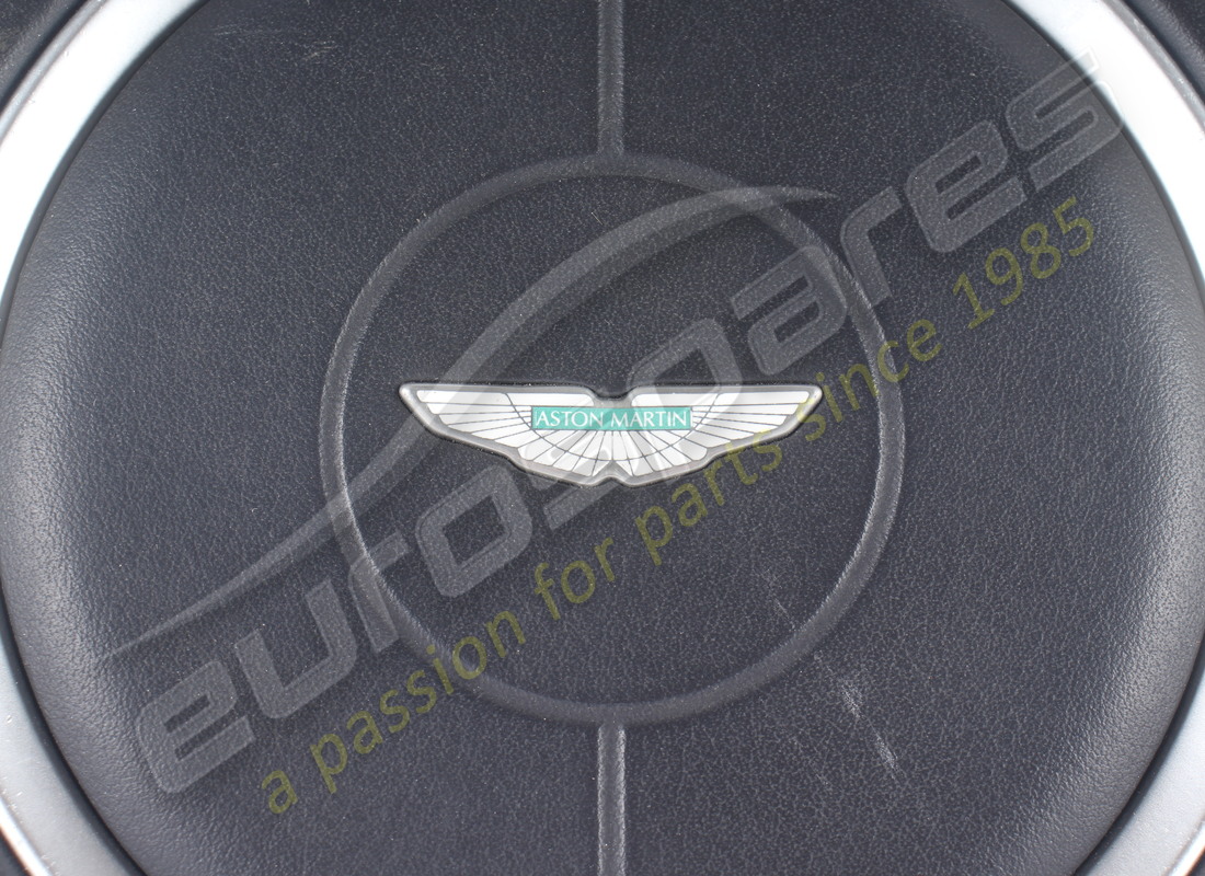 MODULE ASTON MARTIN D'OCCASION, ASSEMBLAGE D'AIRBAG, BADGE VERT / ANNEAU ARGENTÉ. RÉFÉRENCE 4G43042B85AA(2) module aston martin d'occasion, assemblage d'airbag, badge vert / anneau argenté. référence 4g43042b85aa(2)