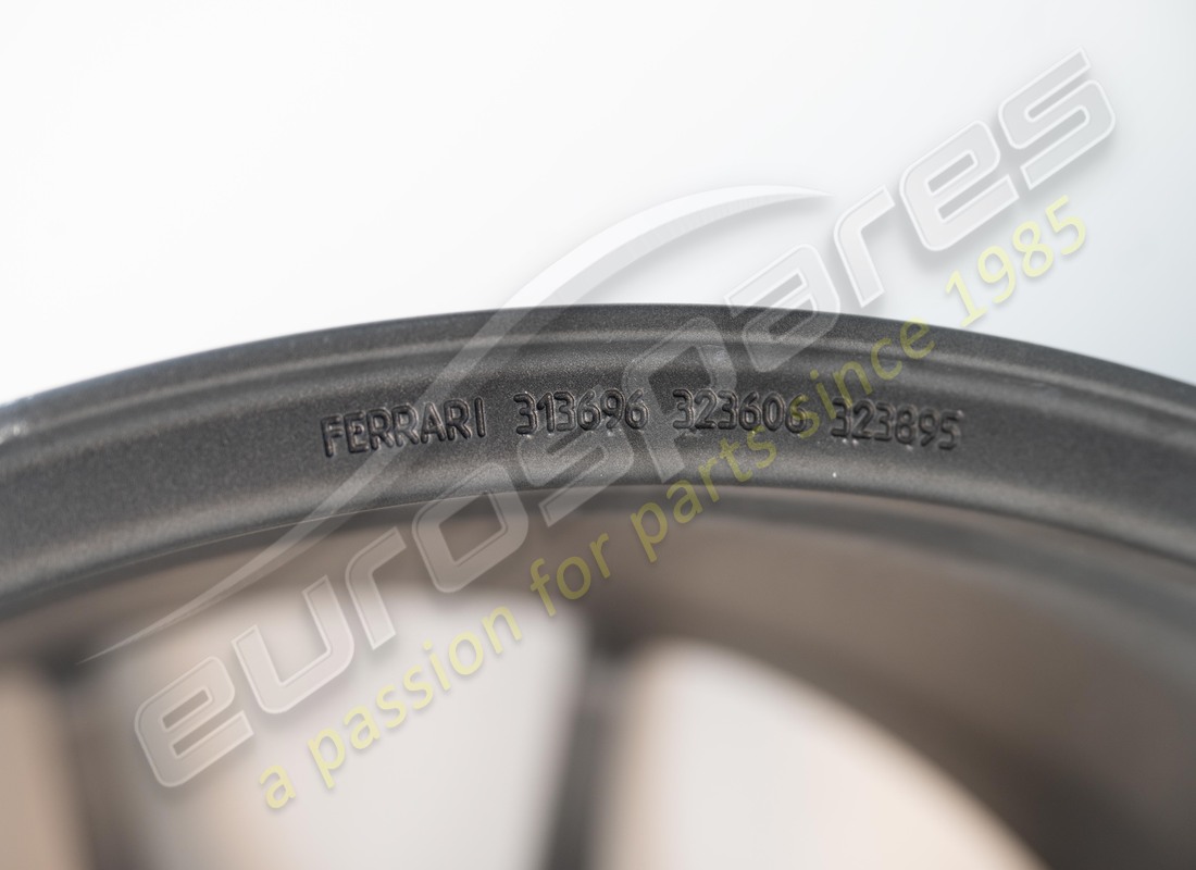 utilisé ferrari roue arrière. numéro de pièce 313696 (4)