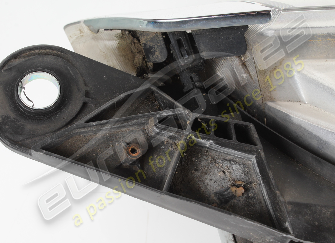 used maserati rh front headlight rhd part number 670104196 (2)