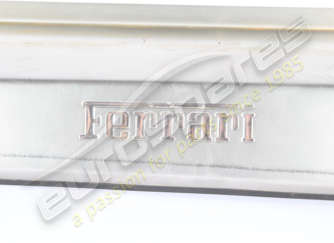 plaque de pied droite ferrari endommagée. numéro de pièce 68146500 (2)