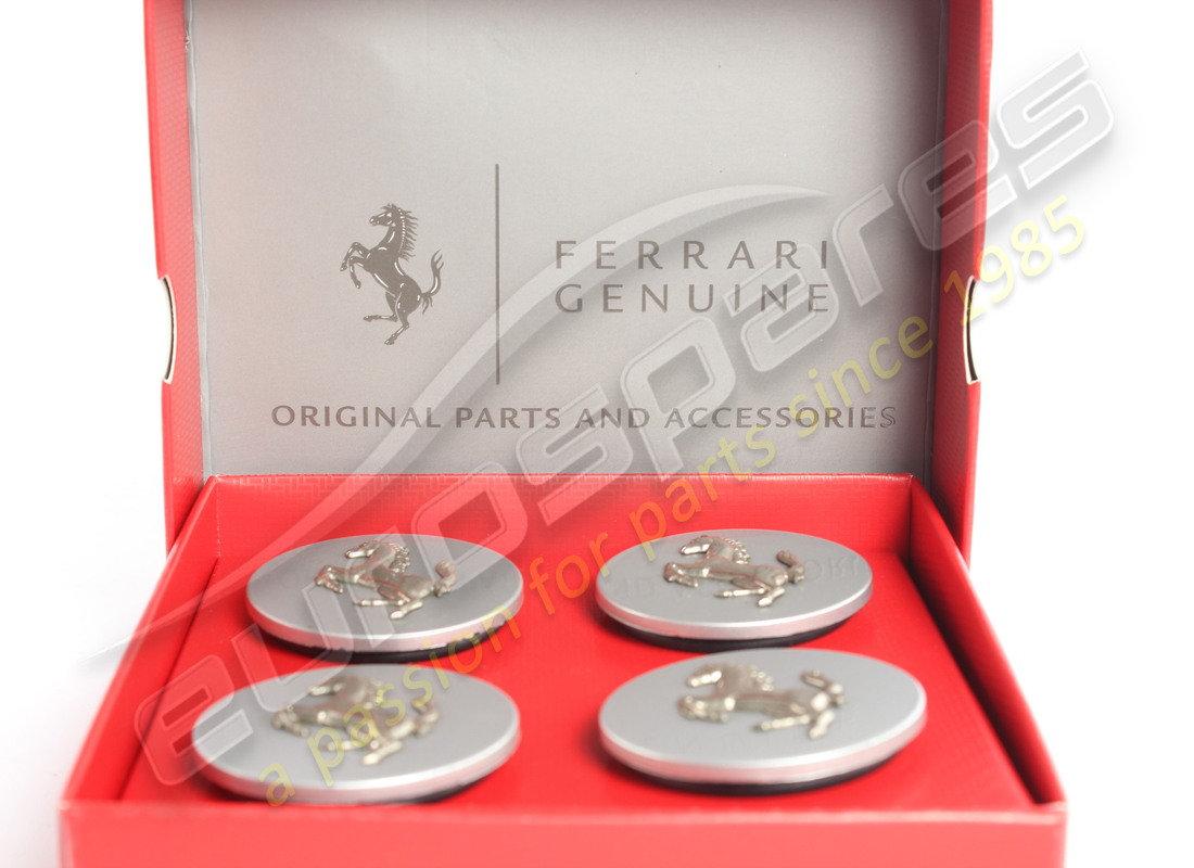kit de cache-centre de roue ferrari utilisé (argent). numéro de pièce 70001467 (2)