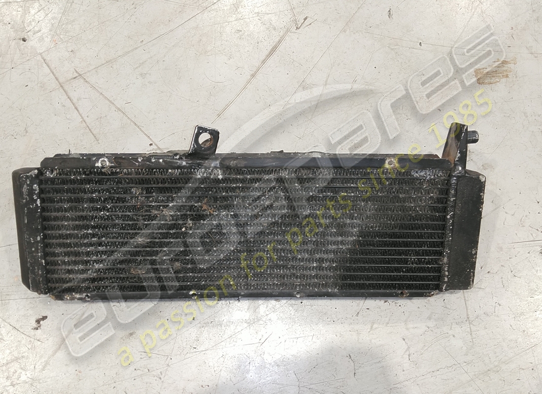 radiateur d'huile ferrari endommagé. numéro de pièce 164616 (2)