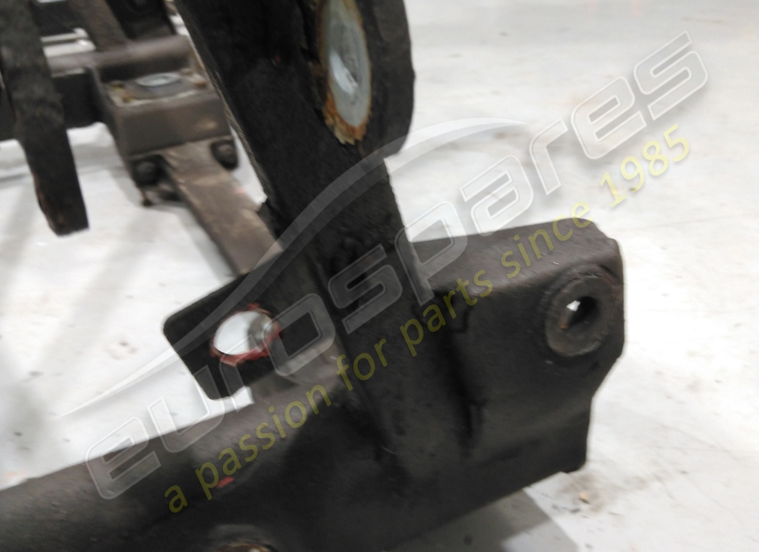 cadre de moteur ferrari endommagé. numéro de pièce 65098600 (2)