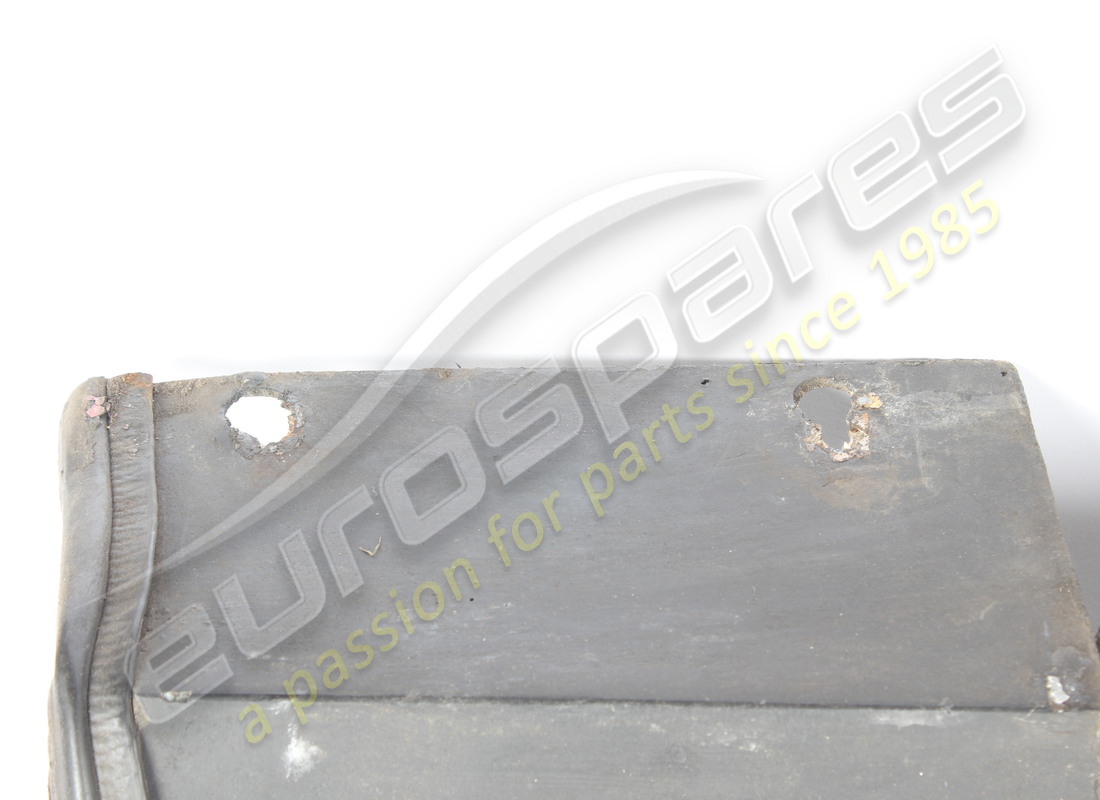 garde-gravier gauche d'occasion ferrari gtb. numéro de pièce 61849800 (3)