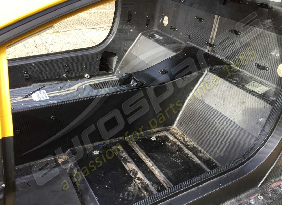 eurospares monocoque aventador utilisé. numéro de pièce eap1377688 (4)