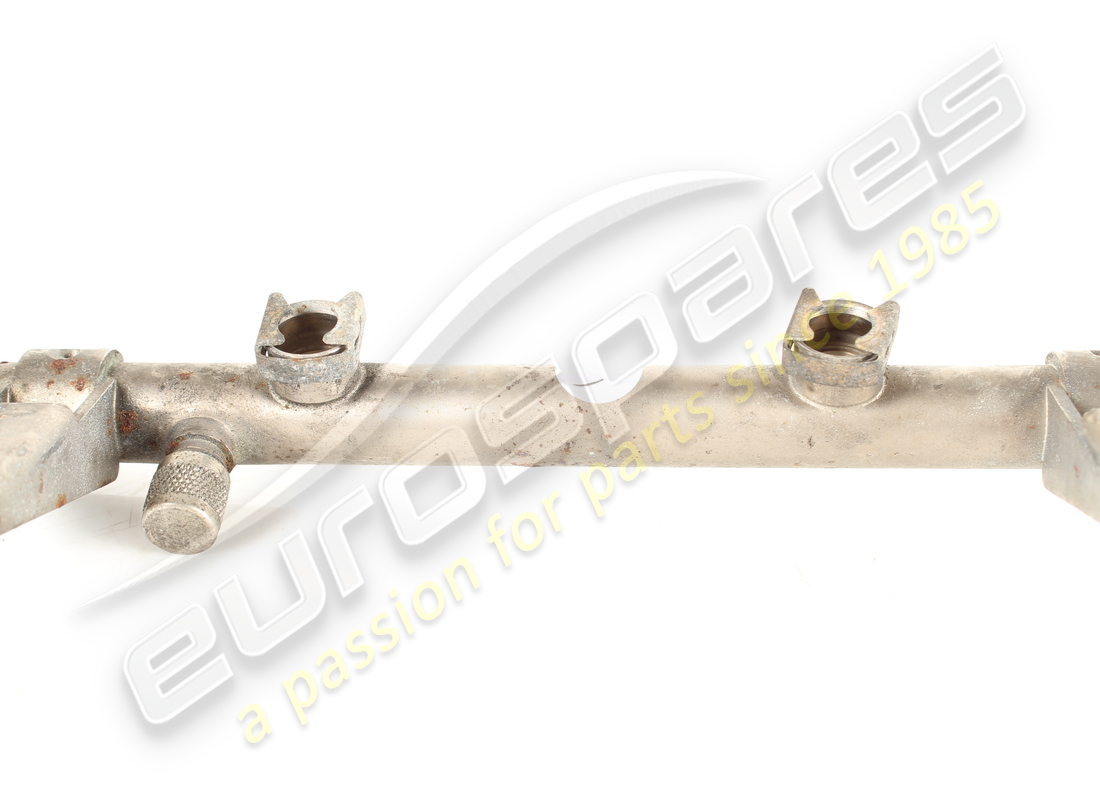 tuyau d'essence tête droite usagé maserati. numéro de pièce 585060002 (2)