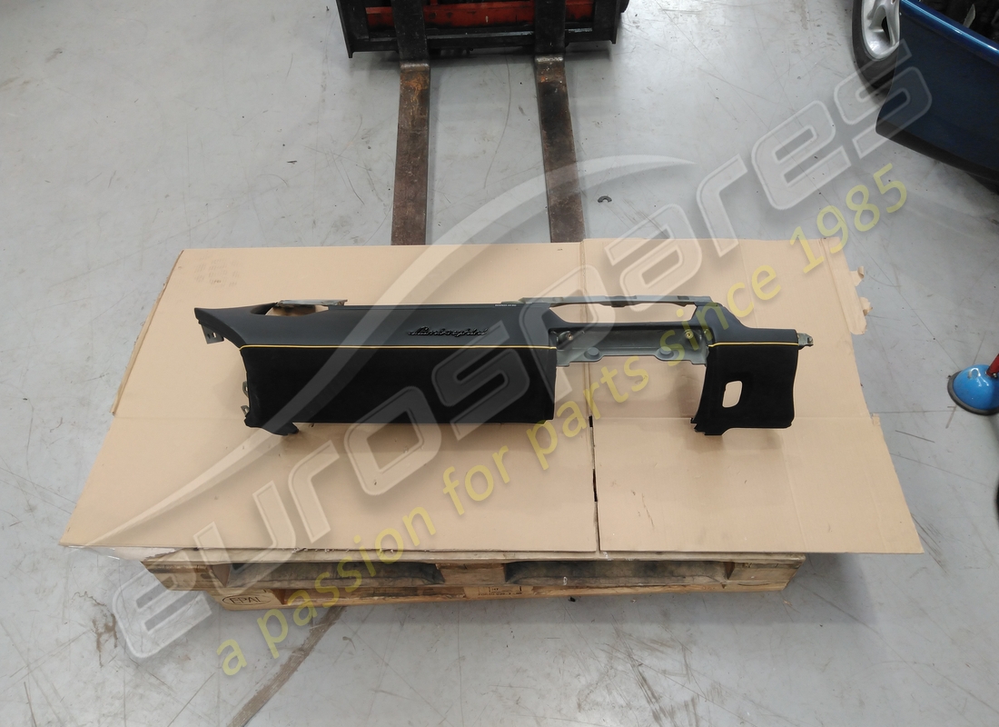 UTILISÉ Lamborghini TABLEAU DE BORD INFÉRIEUR, ALCANTARA RHD . NUMÉRO DE PIÈCE 472857921Q (1)