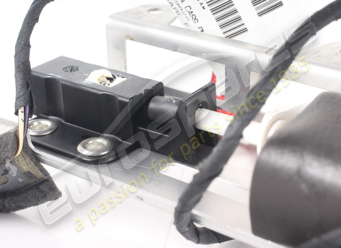 serrure de porte de boîte à gants d'occasion ferrari. référence 83340200 (2)