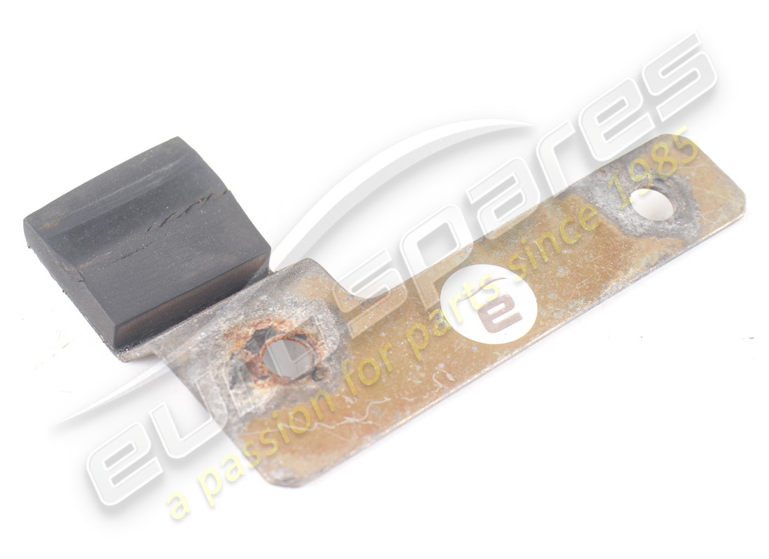 SUPPORT DROIT COMPLET D'OCCASION Maserati POUR RADIATEUR D'EAU. RÉFÉRENCE 384000144 (1)