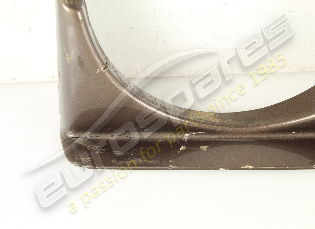 encadrement de phare droit endommagé ferrari. référence 2558203200 (6)