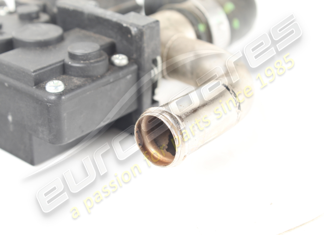 utilisé ferrari soupape rh tgk. numéro de pièce 67635900 (3)
