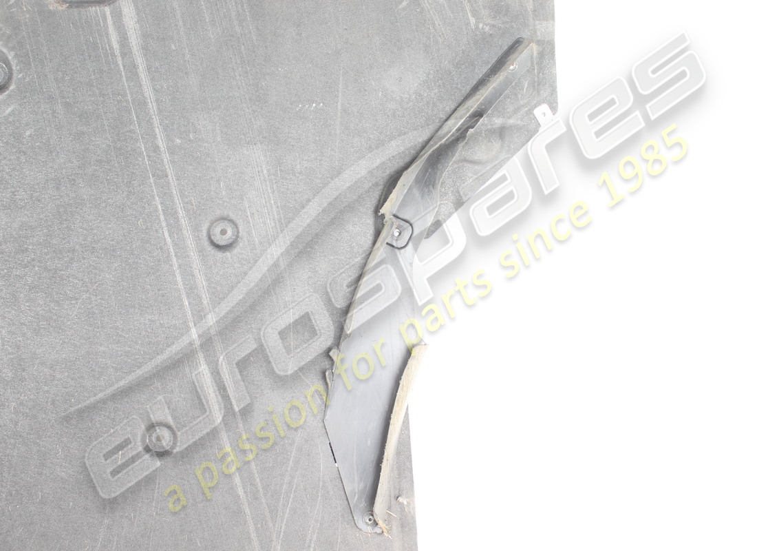 garniture de dessous de caisse endommagée porsche. numéro de pièce 992825523m (3)