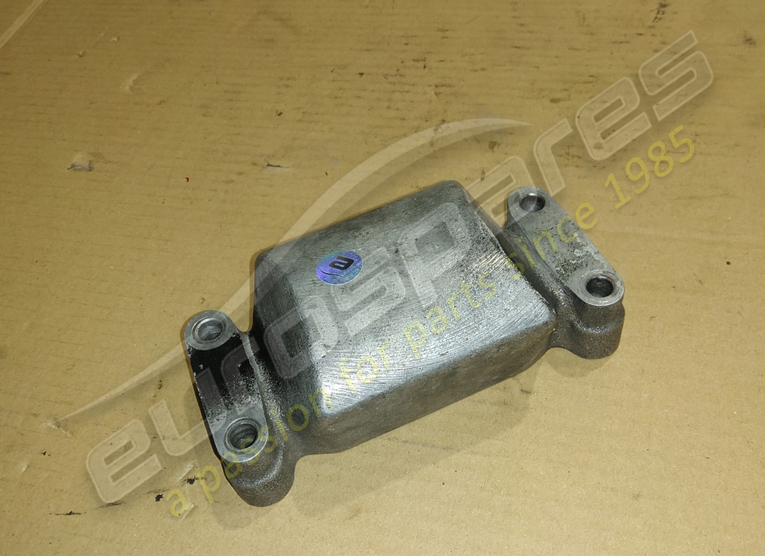 utilisé ferrari couvercle inférieur. numéro de pièce 104315 (2)