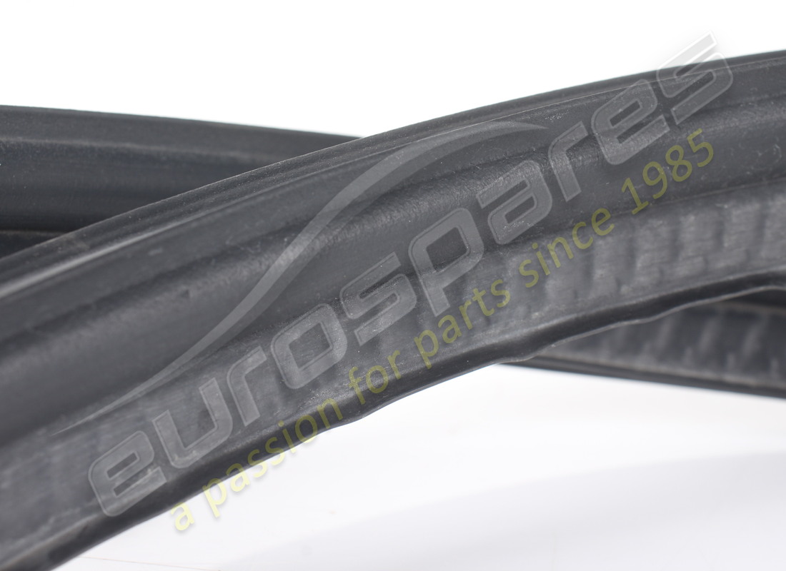 FERRARI JOINT DE PLATEAU SOUS-GLACE UTILISÉ. NUMÉRO DE PIÈCE 83315600 (2) ferrari joint de plateau sous-glace utilisé. numéro de pièce 83315600 (2)