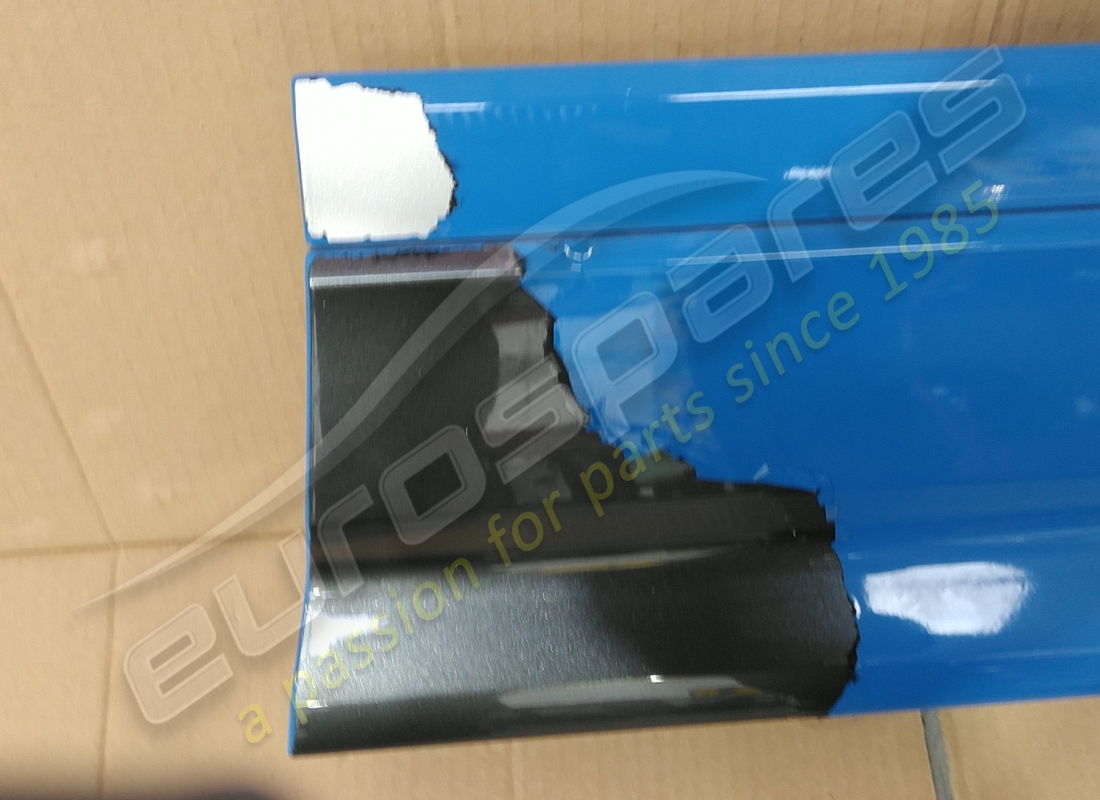 couverture utilisée de lamborghini. numéro de pièce 4ml853960by9b (2)