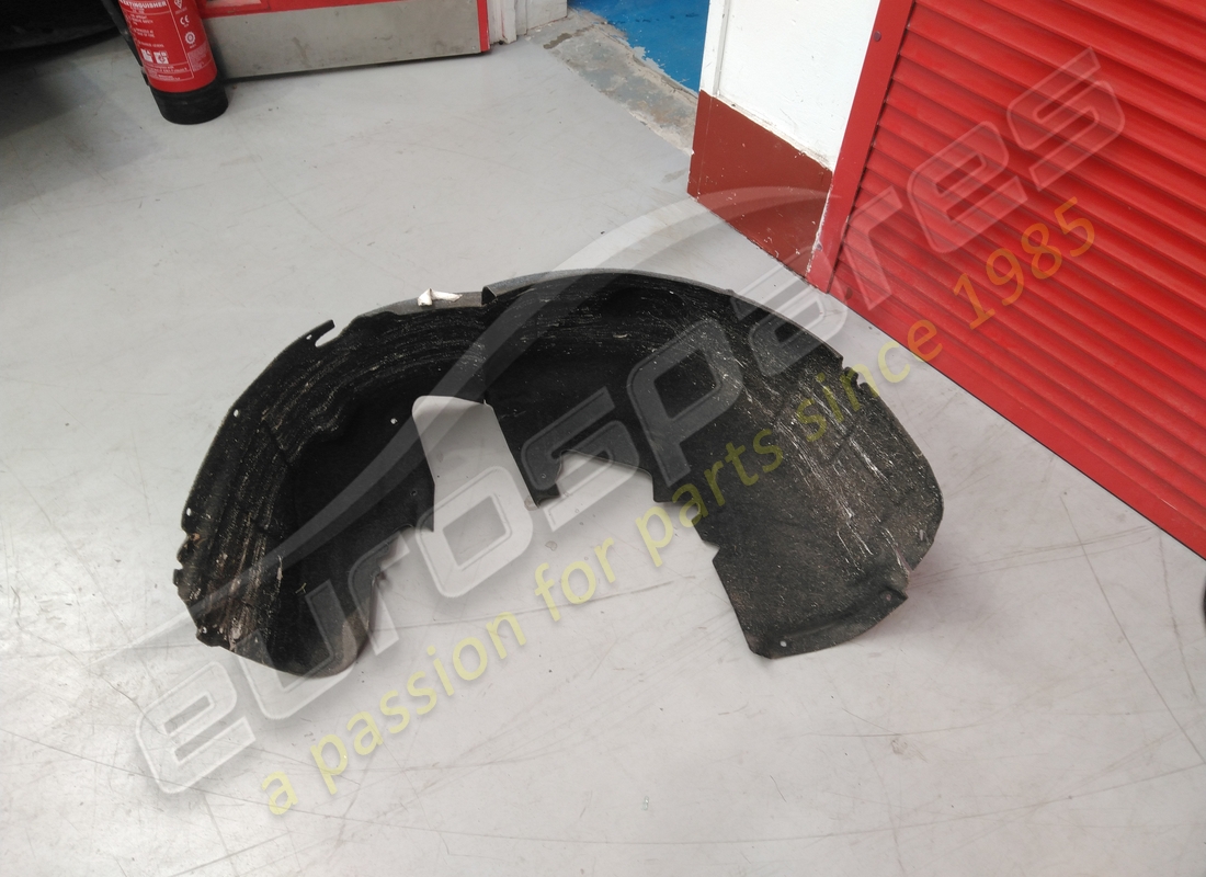 Maserati PROTECTION DE TIMONNE ARRIÈRE DROITE UTILISÉE. NUMÉRO DE PIÈCE 670038155 (1)