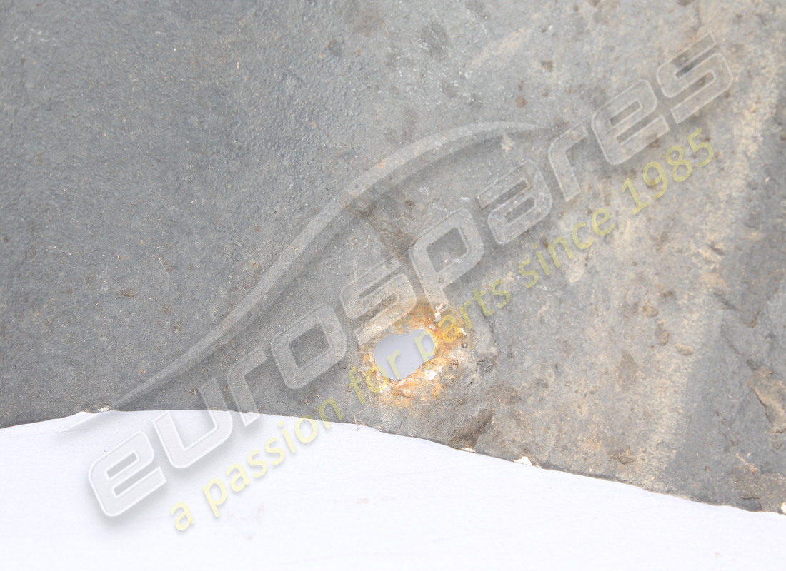 bouclier droit ferrari endommagé. numéro de pièce 61770300 (3)