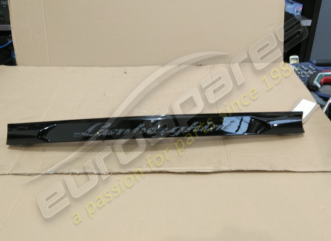 Lamborghini PIÈCE MONTABLE UTILISÉE. NUMÉRO DE PIÈCE 4ML827987Y9B (1)
