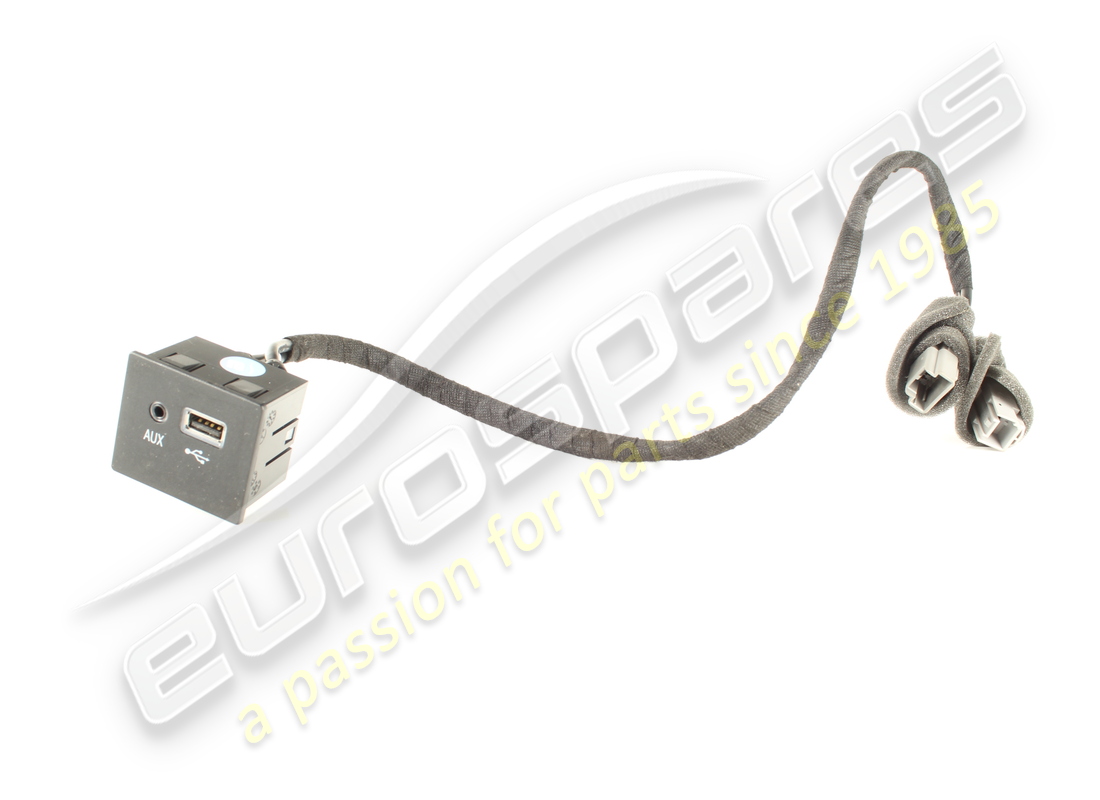 PRISE AUX + USB Maserati D'OCCASION DANS LE TU CENTRAL. NUMÉRO DE PIÈCE 670009770 (1)