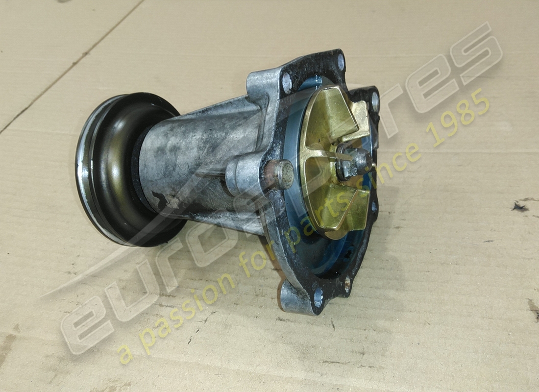 UTILISÉ Eurospares POMPE À EAU PARTIE AVANT COMPLÈTE AVEC POULIE . NUMÉRO DE PIÈCE EAP1389959 (1)