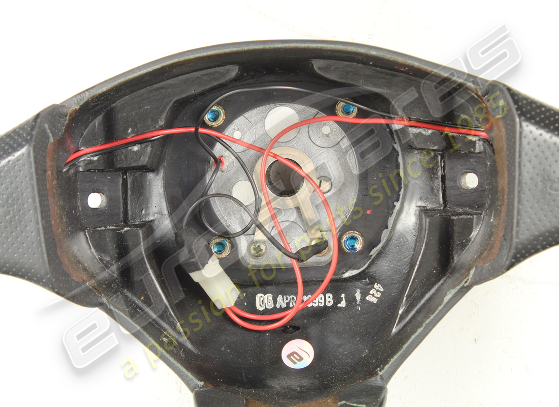 UTILISÉ MASERATI VOLANT DE DIRECTION, NOIR G. (STD). NUMÉRO DE PIÈCE 387800104 (4) utilisé maserati volant de direction, noir g. (std). numéro de pièce 387800104 (4)