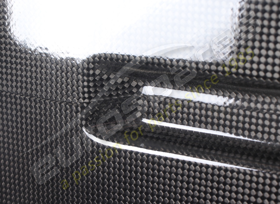 nouveau couvercle de coffre arrière en carbone eurospares. référence eap1732811 (5)