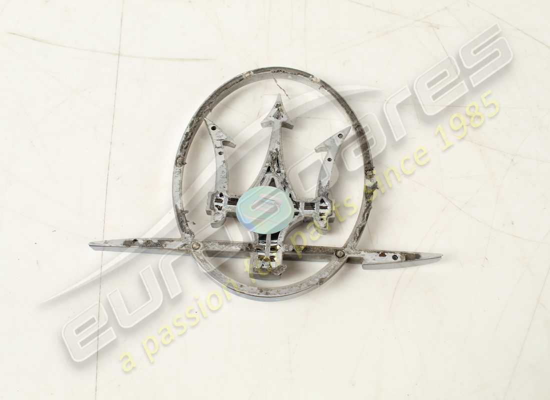 emblème utilisé maserati.. numéro de pièce 89095400 (2)