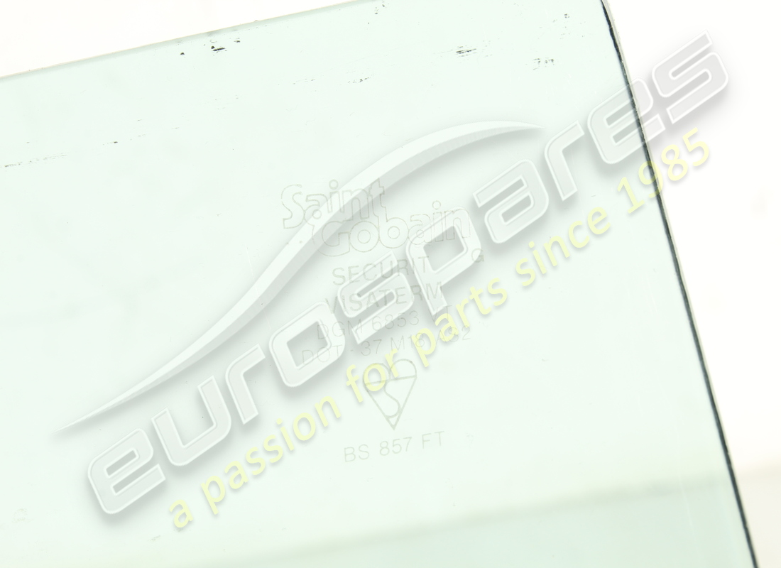 vitre de côté droit d'occasion ferrari 412. référence 2574201610 (2)