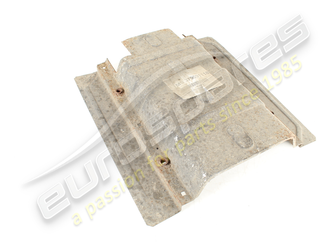 OCCASION Maserati PROTECTION ARRIÈRE DROIT 8 CYLINDRE . RÉFÉRENCE 379031118 (1)