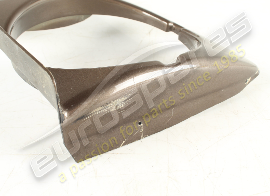 encadrement de phare droit endommagé ferrari. référence 2558203200 (5)