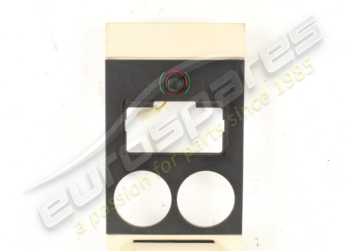 plaque de garniture de console arrière utilisée ferrari. numéro de pièce 61058000 (2)