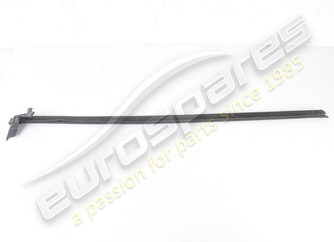 used maserati lh outer glass scraper gasket. part number 67820300 (4)