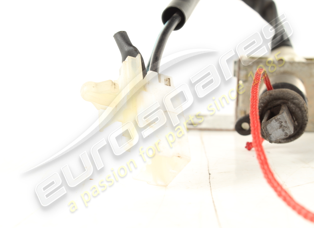 utilisé maserati actionneur. numéro de pièce 383300195 (3)