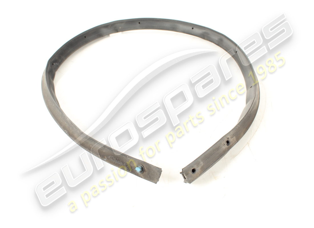 joint de seuil de porte avant droit d'occasion maserati. numéro de pièce 67476600 (2)