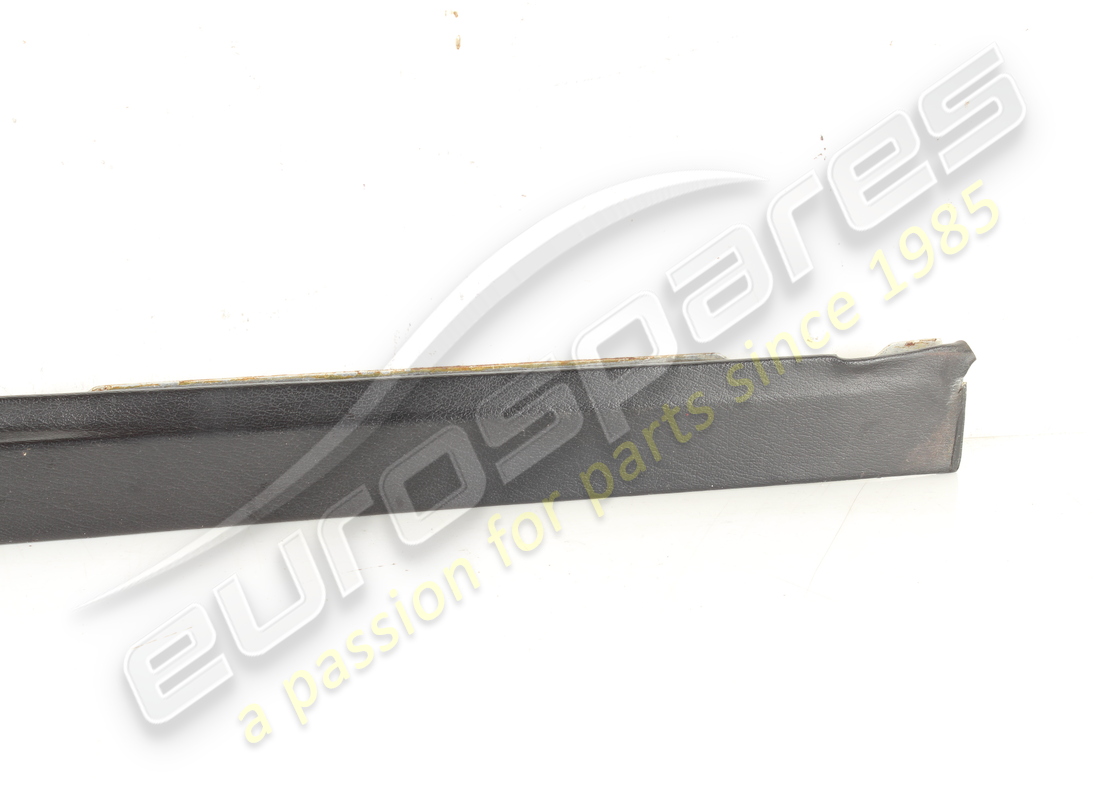 moulure rh utilisée ferrari. numéro de pièce 61190900 (5)