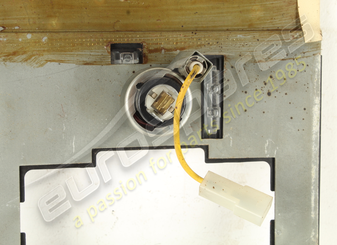 plaque de garniture de console arrière utilisée ferrari. numéro de pièce 61058000 (6)