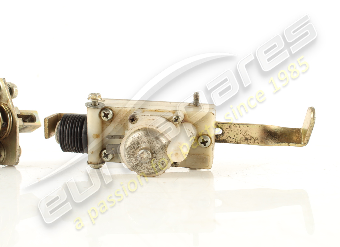 bouchon de réversion de réservoir d'usage ferrari avec moteur. référence eap1726477 (3)