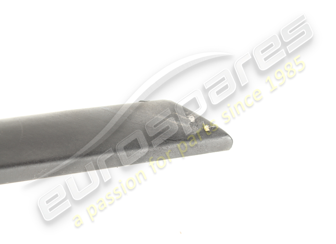 USED FERRARI RH UPPER MOULDING. PART NUMBER 60665100 (2) used ferrari rh upper moulding. part number 60665100 (2)