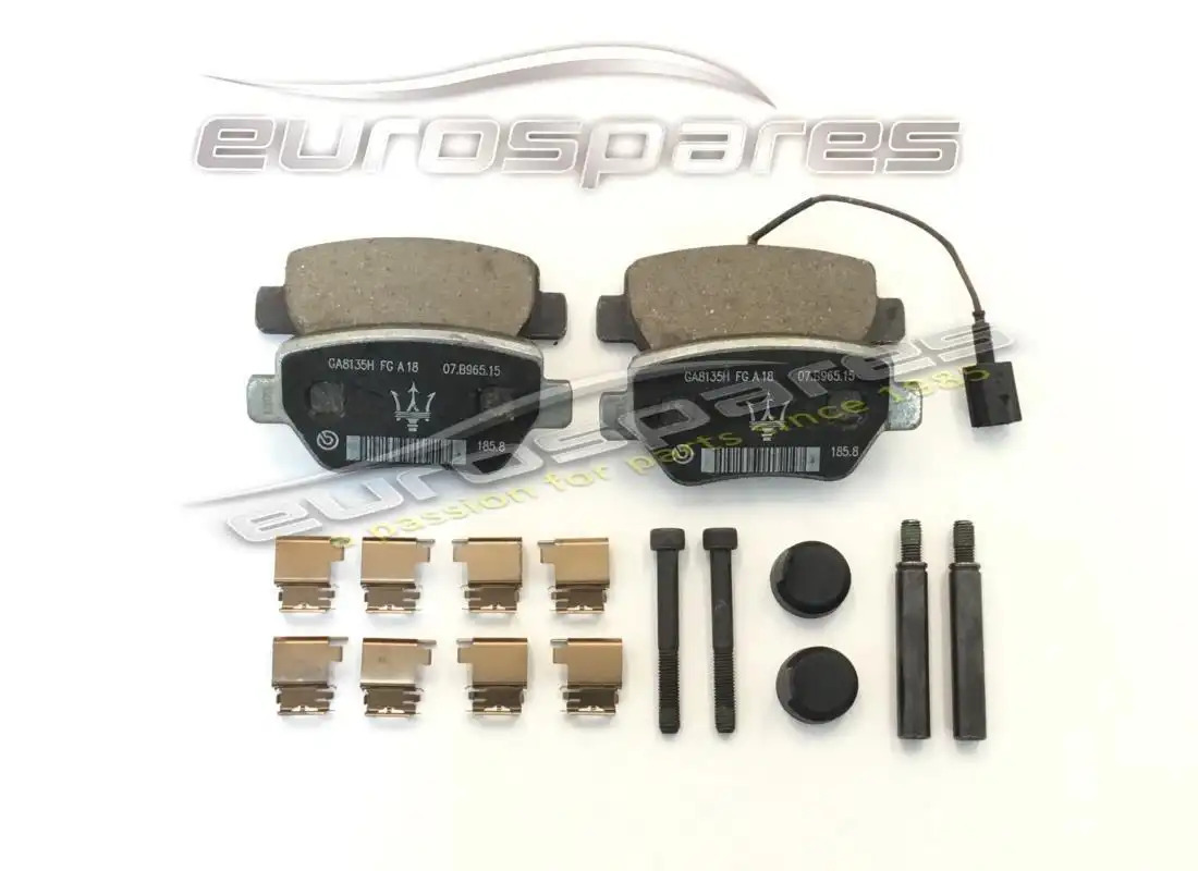 nouveau kit maserati ancien. post. numéro de pièce 673012043 (1)