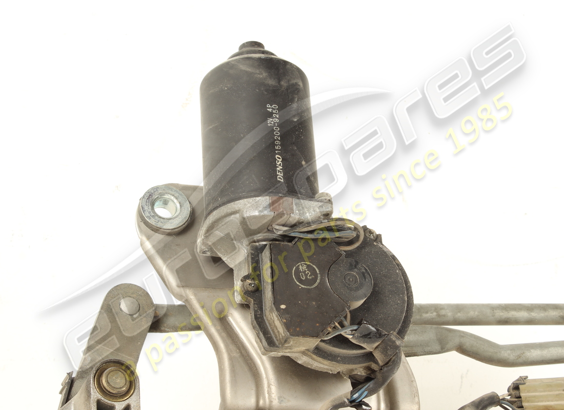 essuie-glace ferrari utilisé avec moteur. numéro de pièce 84108900 (2)