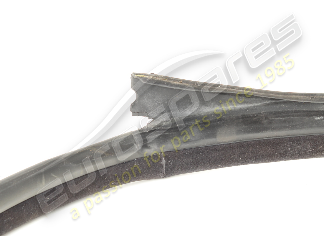 JOINT EN CAOUTCHOUC DE PORTIÈRE GAUCHE D'OCCASION MASERATI. NUMÉRO DE PIÈCE 384500159 (2) joint en caoutchouc de portière gauche d'occasion maserati. numéro de pièce 384500159 (2)