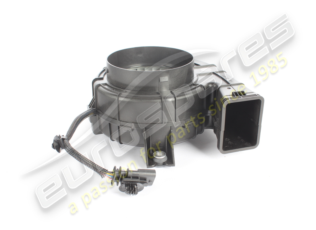 ventilateur maserati d'occasion. numéro de pièce 670156431 (2)