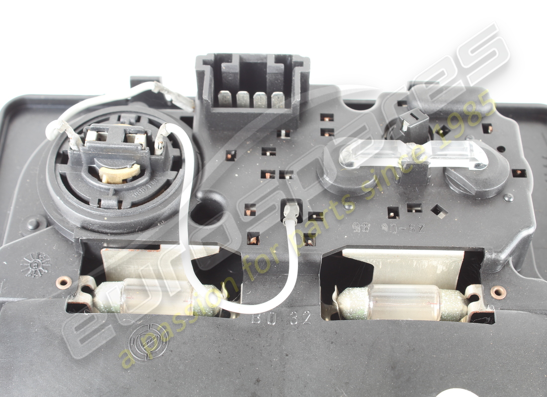 lampe maserati utilisée. numéro de pièce 373100117 (6)