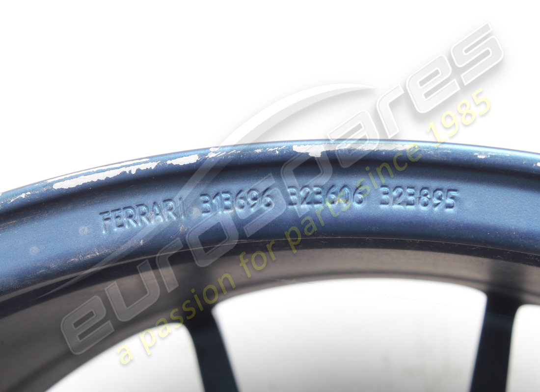 utilisé ferrari roue arrière. numéro de pièce 323895 (8)