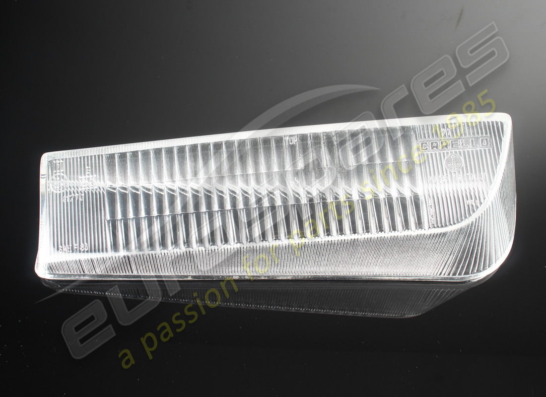 NOUVELLE LENTILLE INFÉRIEURE AVANT GAUCHE EN PLASTIQUE. NUMÉRO DE PIÈCE 61882400L (1)