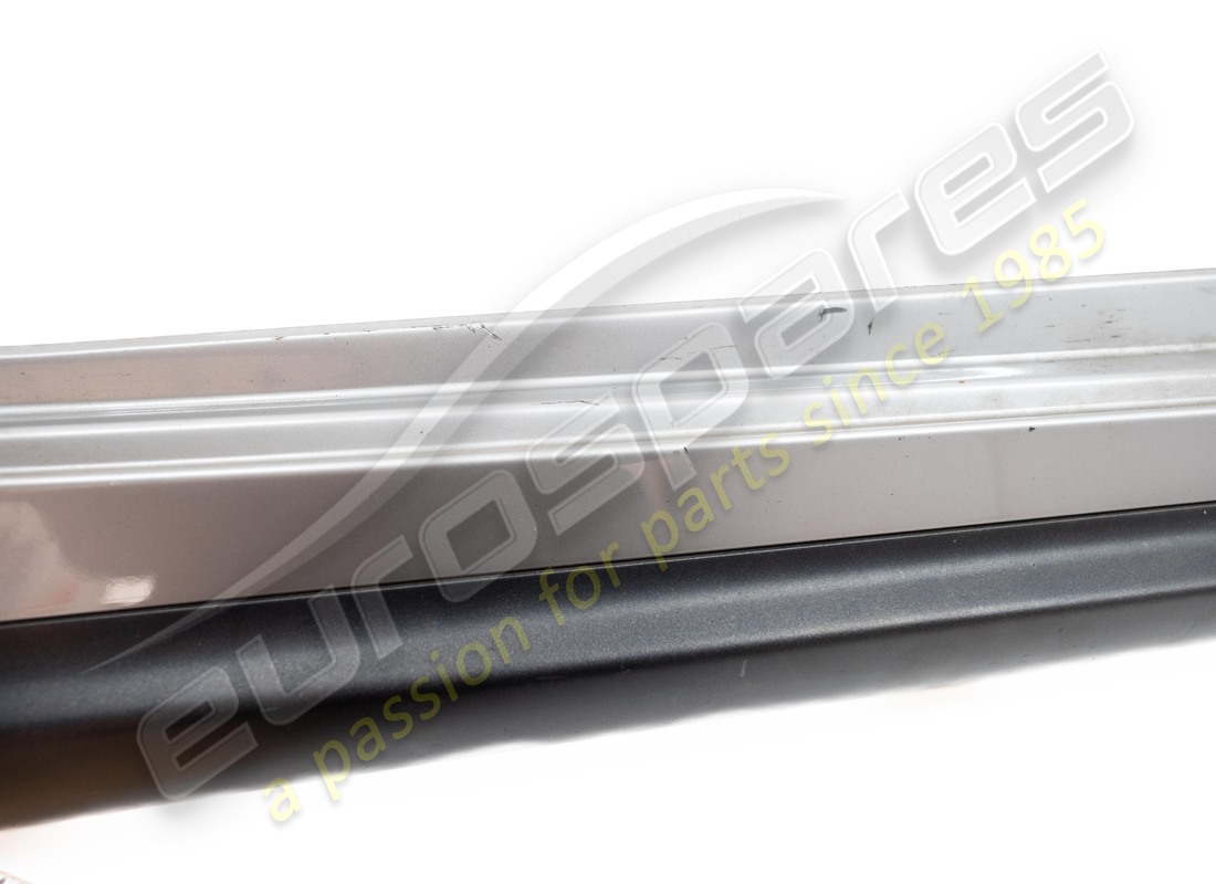 JUPE LATÉRALE DROITE D'OCCASION MASERATI (APPRÊT). RÉFÉRENCE 673000022 (2) jupe latérale droite d'occasion maserati (apprêt). référence 673000022 (2)