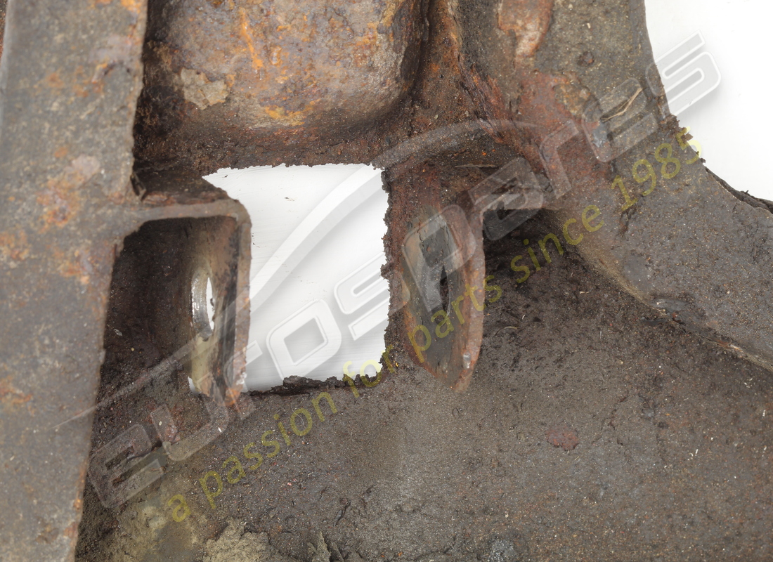 LEVIER INFÉRIEUR DE SUSPENSION AVANT GAUCHE D'OCCASION FERRARI. RÉFÉRENCE 115707 (5) levier inférieur de suspension avant gauche d'occasion ferrari. référence 115707 (5)